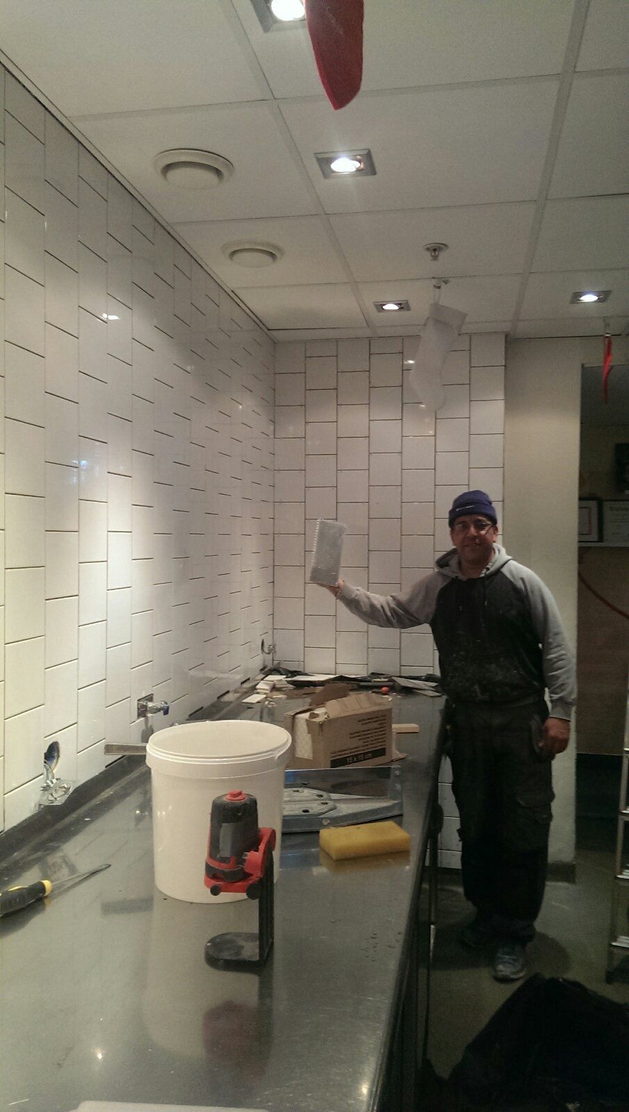 Edward, plattsättare på Edward Kakel & Renovering